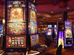 Tampilan slot game dengan ikon menarik dan gameplay interaktif
